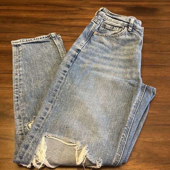 American Eagle Women's Strigid Distressed Light Wash Mom Jean Size 4 Campus Core - Picture 1 of 10